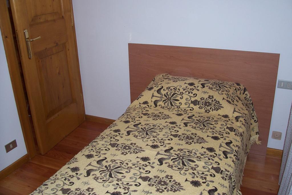 Fabbricato Indipendente Centro Apartman Lozzo Cadore Szoba fotó