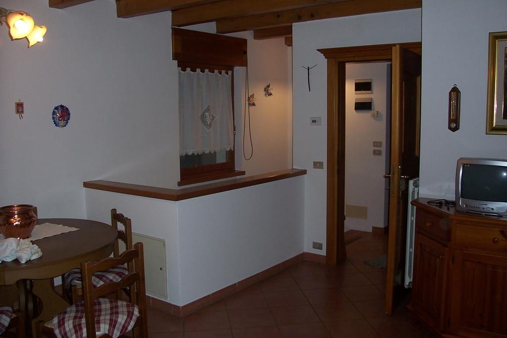 Fabbricato Indipendente Centro Apartman Lozzo Cadore Szoba fotó