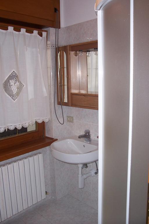 Fabbricato Indipendente Centro Apartman Lozzo Cadore Szoba fotó